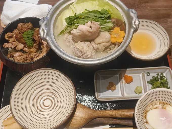 とりまぶしと水炊きのセット